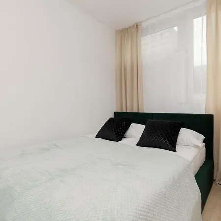 Centre & Pet-friendly By Renters