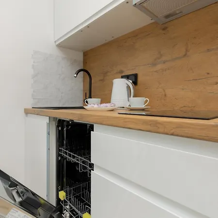 Centre & Pet-friendly By Renters *