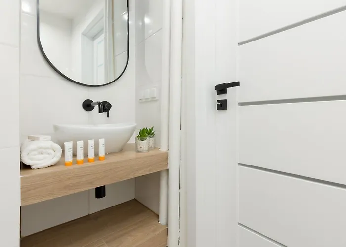 Centre & Pet-friendly By Renters *