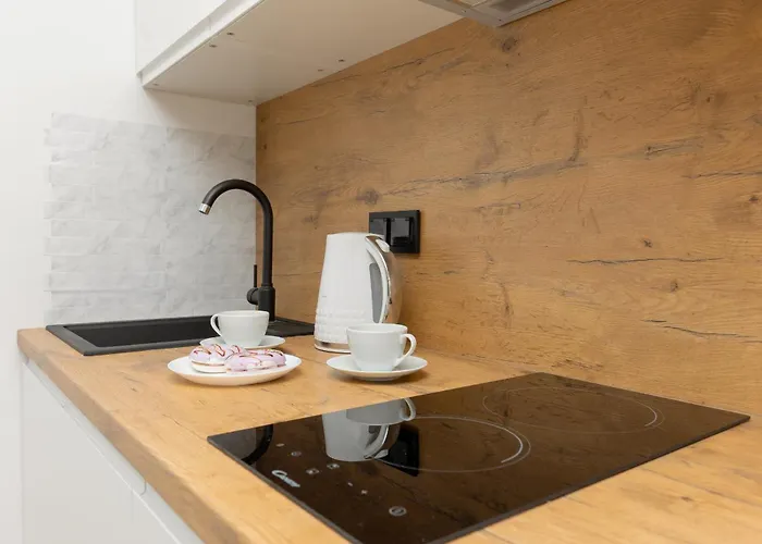 Centre & Pet-friendly By Renters *