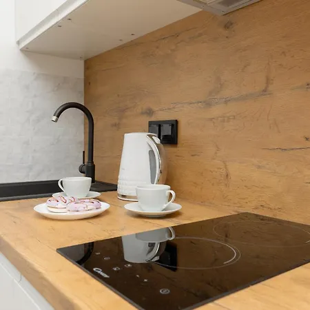 Centre & Pet-friendly By Renters *